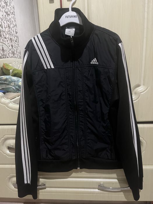 Продам спортивную ветровку