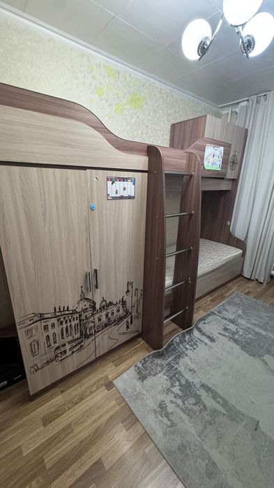 Двухярусная кровать в отличном состоянии