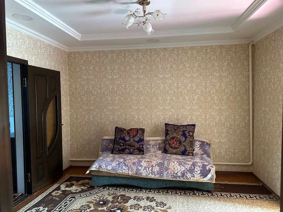 Продается дом с удобной локацией с фруктовым садом.