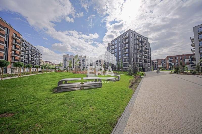 Южен тристаен апартамент с панорамна гледка в жилищен комплекс "Nove H