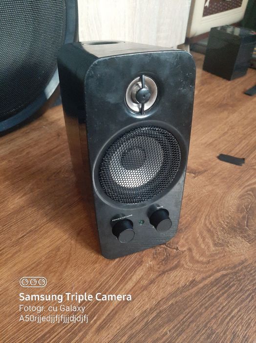 Vând boxa creative inspire T10