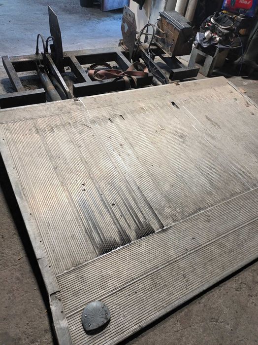 Lift hidraulic camion pentru piese