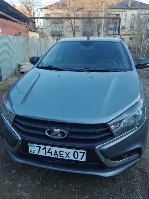 Продам машину лада веста 2018