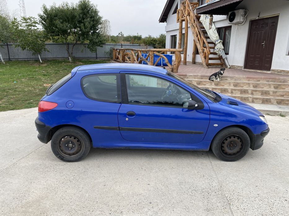 Vand Peugeot 206 din 2003, motor 1.2 benzină