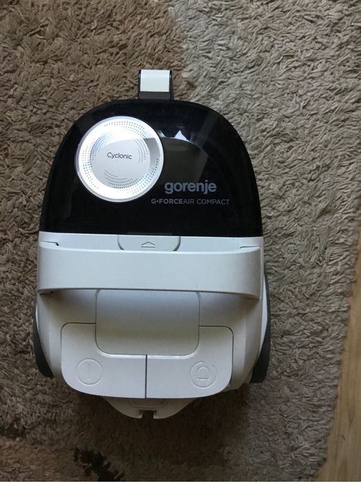Aspirator fara sac Gorenje cu filtre curate trage fb