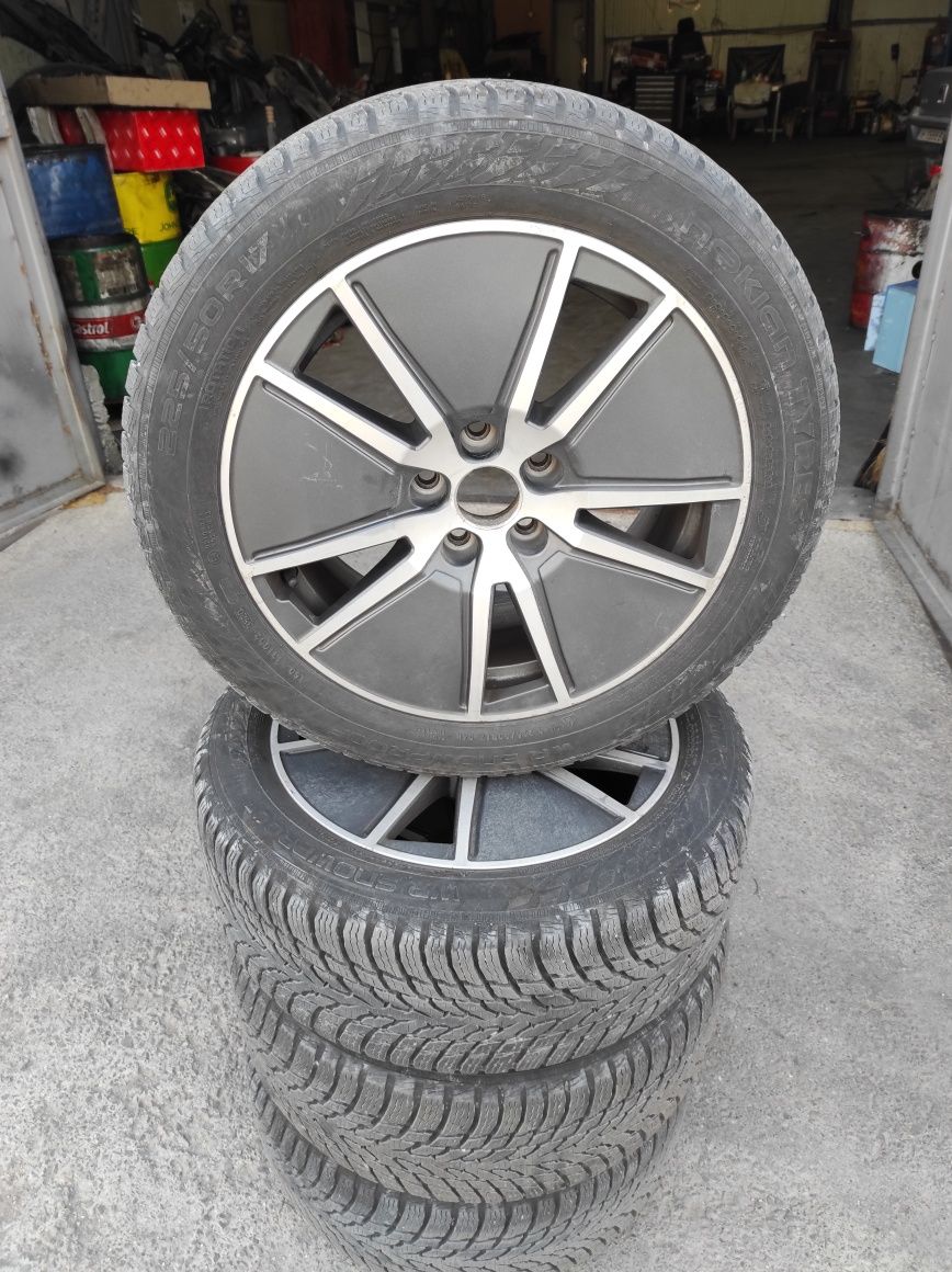 Продавам оригинални джанти от AUDI 5X112 с почти нови зимни гуми 17 ц.