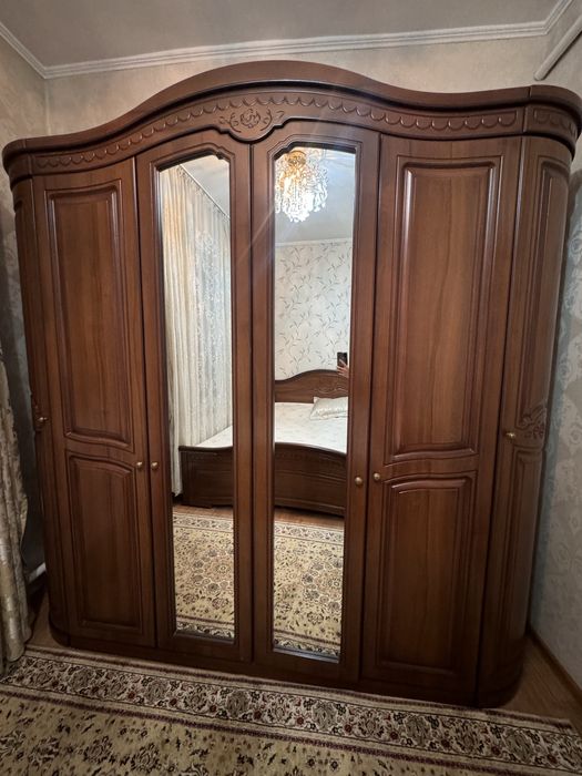 Спальный гарнитур: кровать с матрацом, шкаф и тумба