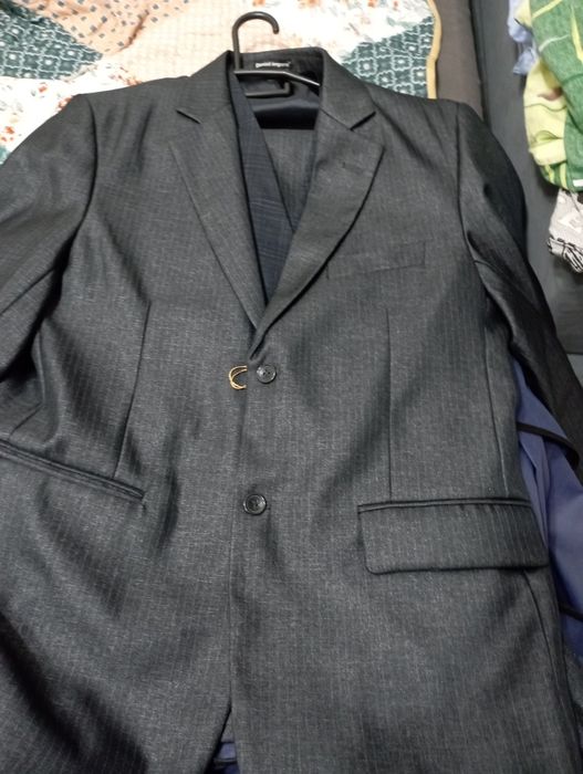 Продам новый костюм (50 размер)