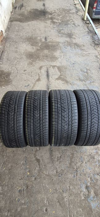 4 anvelope iarna Pirelli,fata 285/40/22,spate 325/35/22.Pret/bucata