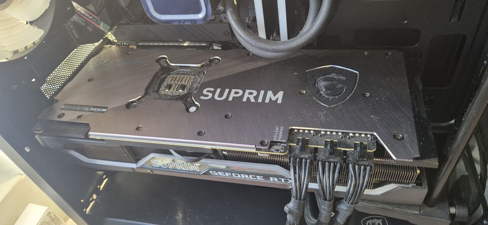 Продавам настолен компютър amd 5800, suprim 3090