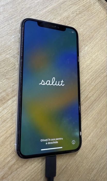 iPhone X in cutie originala cu 3 huse, 64gb, silver, 70% baterie