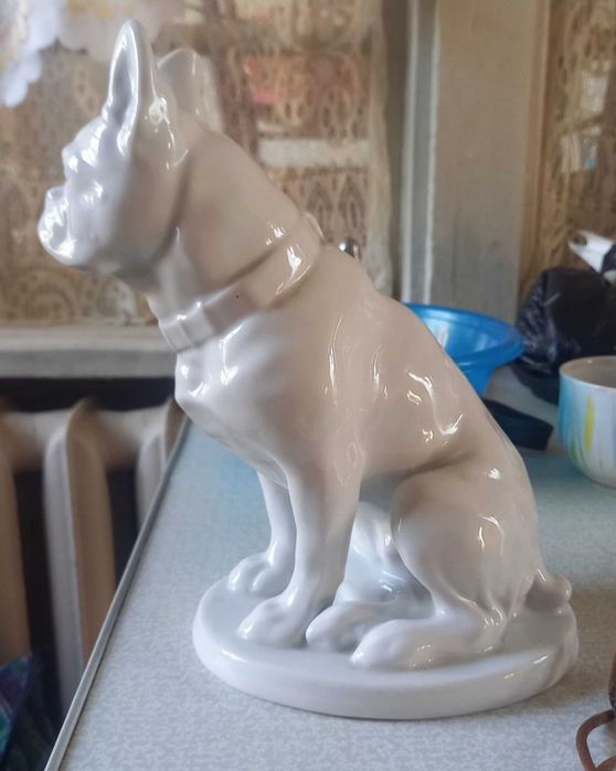 Продам статуэтку "Бульдог". Совершенно целая.