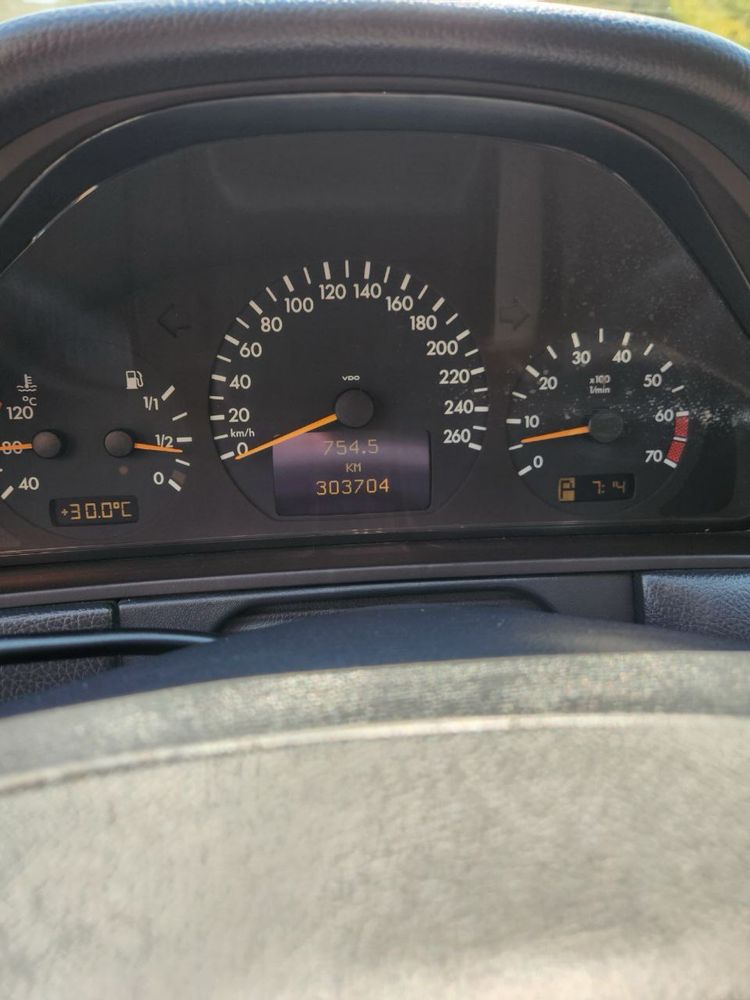 Mercedes Benz W210 E240