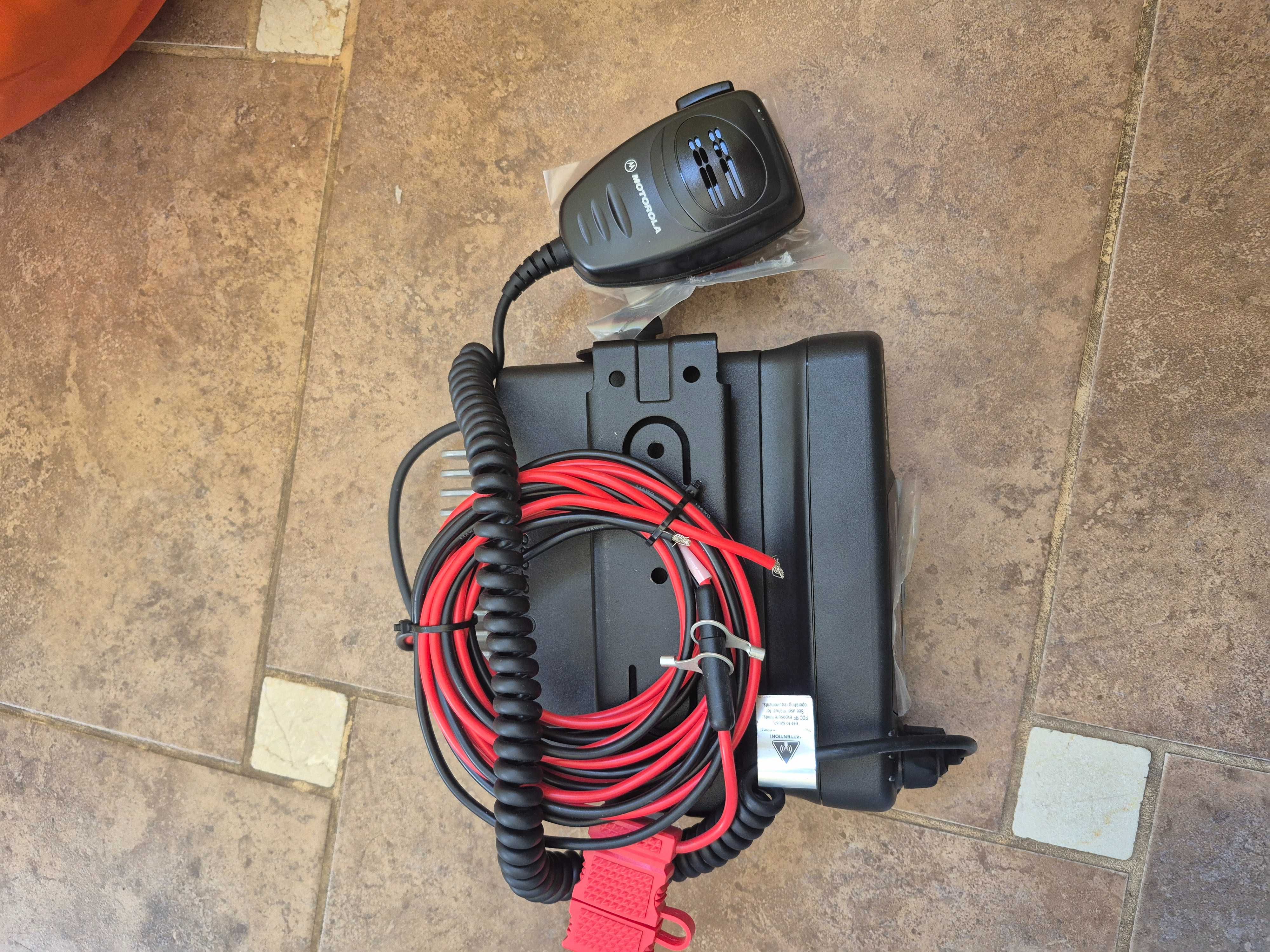 Продавам  Моторола GM 360  VHF/ UHF