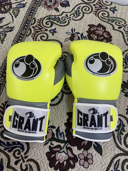 Боксерские перчатки GRANT 10унций