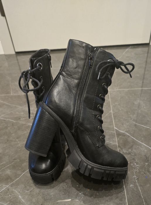 Дамски Боти с ток