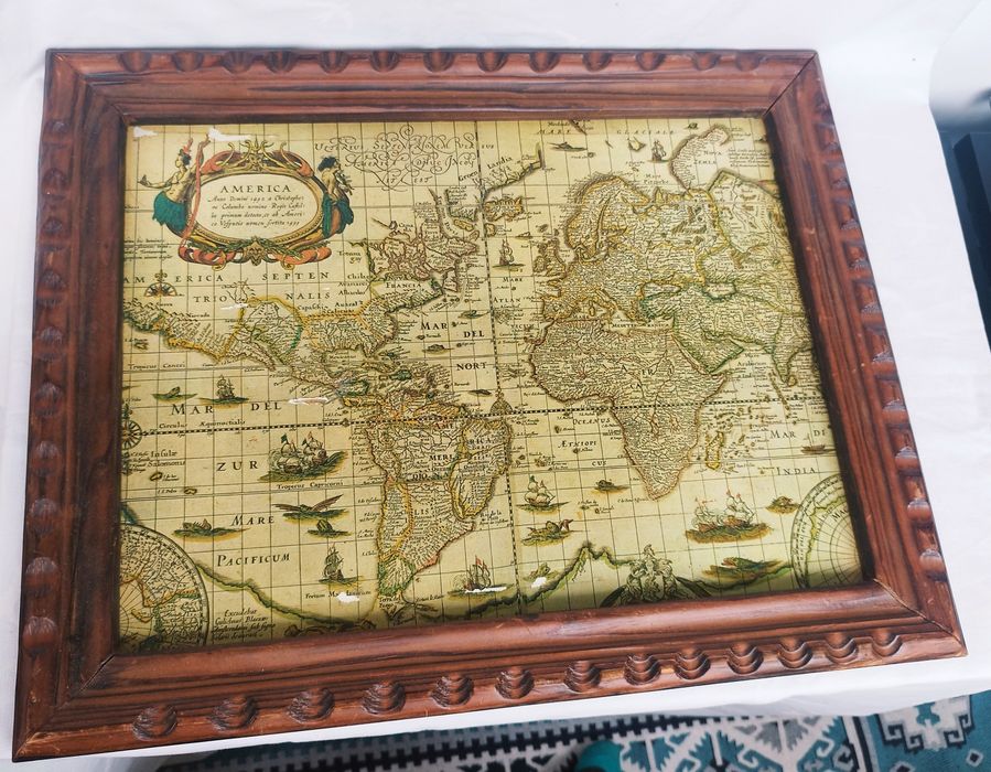 Harta lumii, tablou cu ramă din lemn