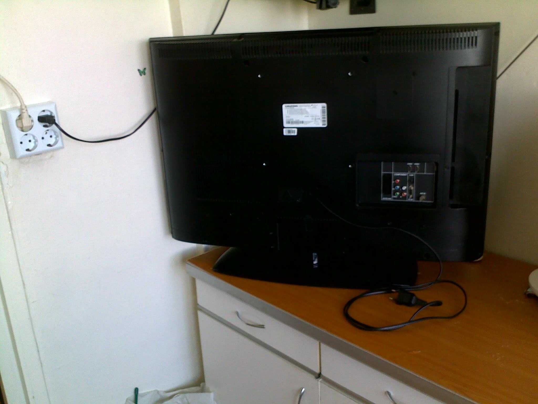 Televizor  Grundig , diagonala ecran 80 cm , vand.