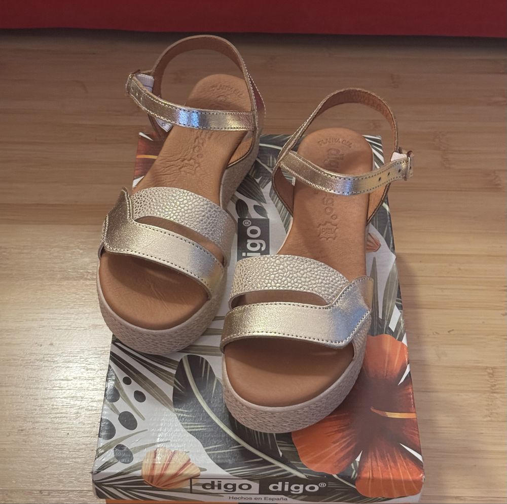 Sandale din piele - noi