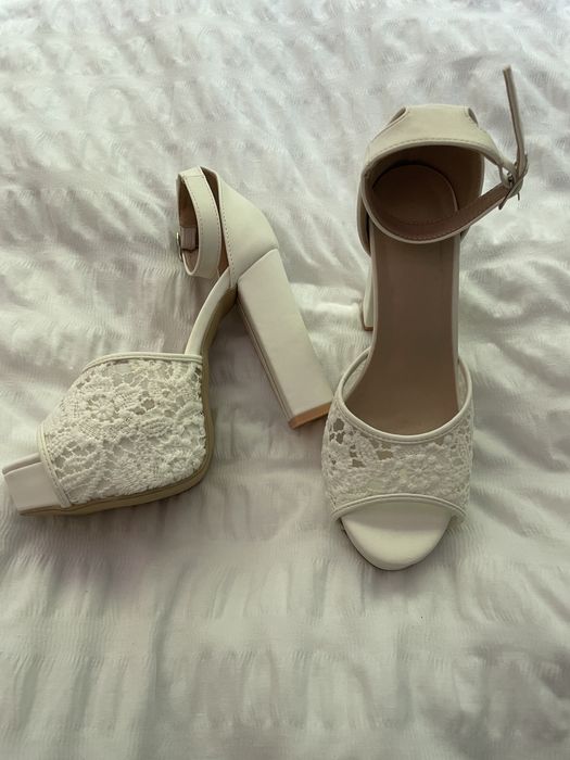 Sandale albe de mireasa cu platforma inalta marimea 37