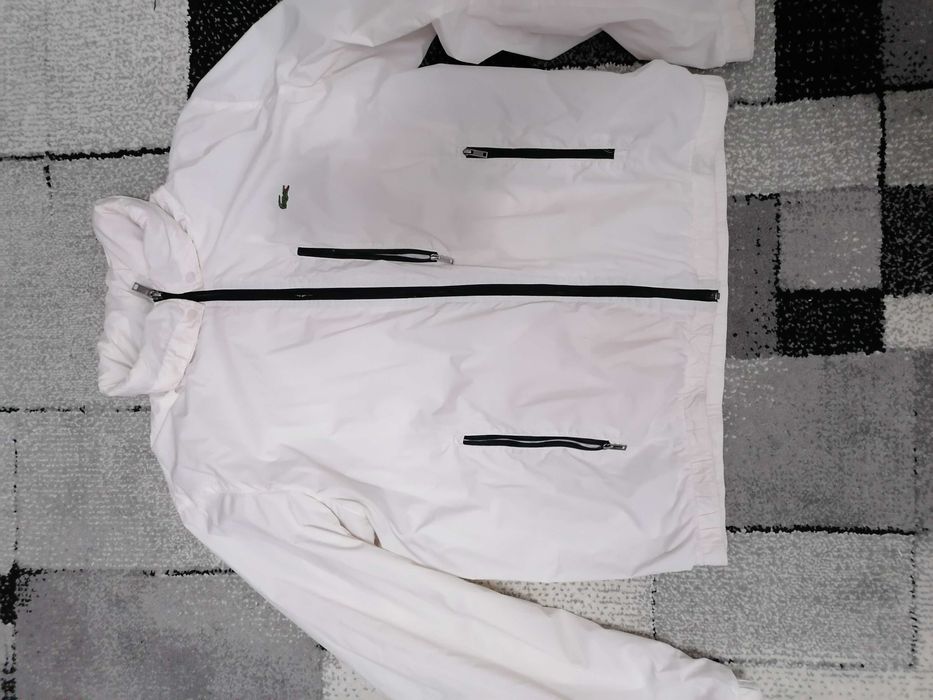 Geaca reflectorizanta lacoste doar 250 pana la Crăciun