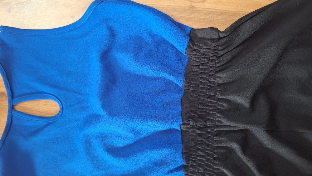 Дамски ефектен гащеризон с ластик на талията и деколте