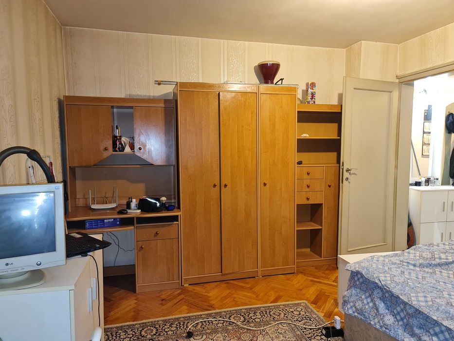 Близо до бул.Стамболийски, бул.Вардар и метростанция Вардар