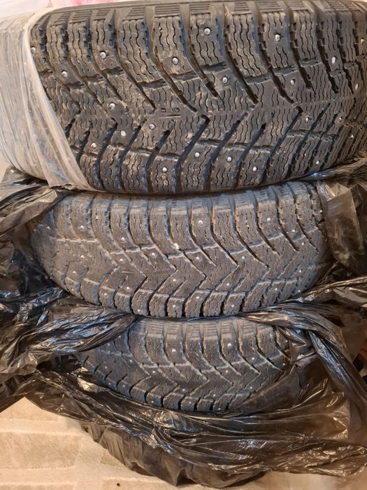 Б/У зимние шины 195/65 R15  в отличном состоянии