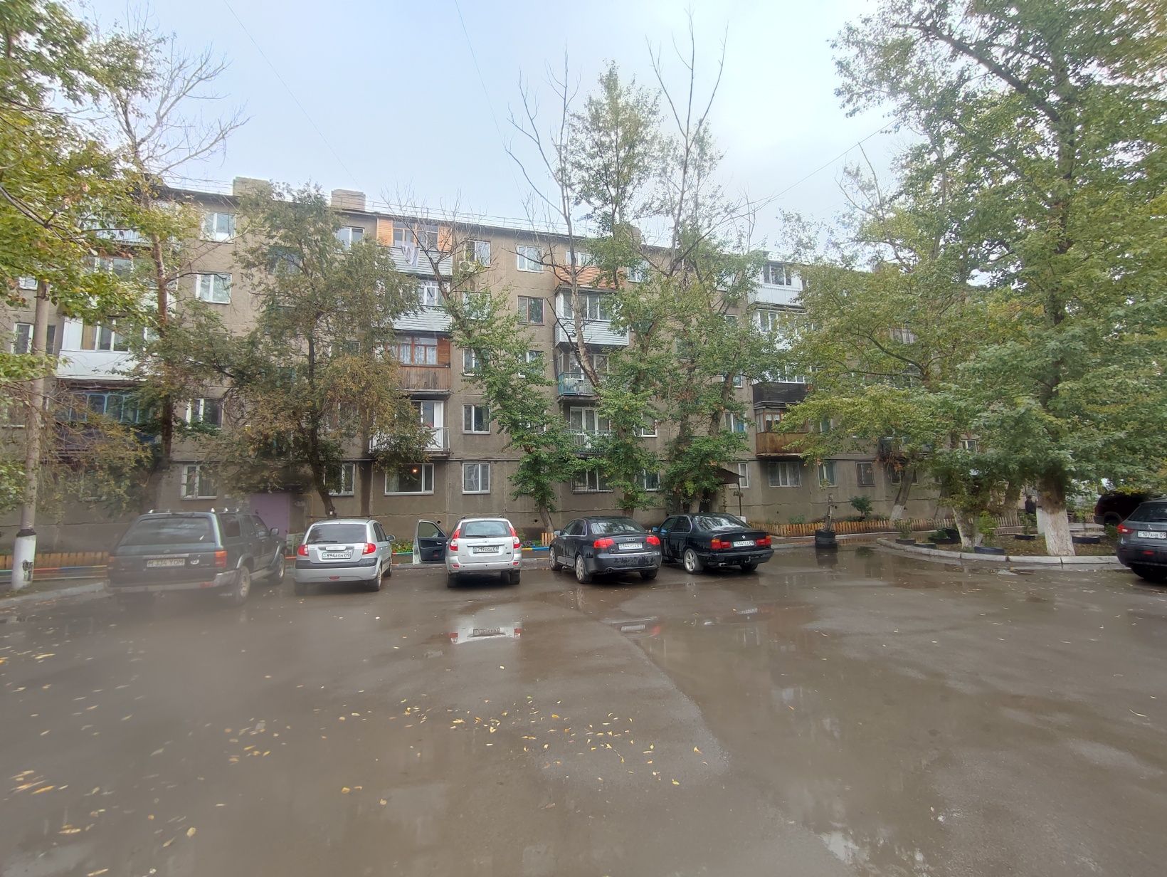 Продаю двухкомнатную квартиру в центре города Можайского 11