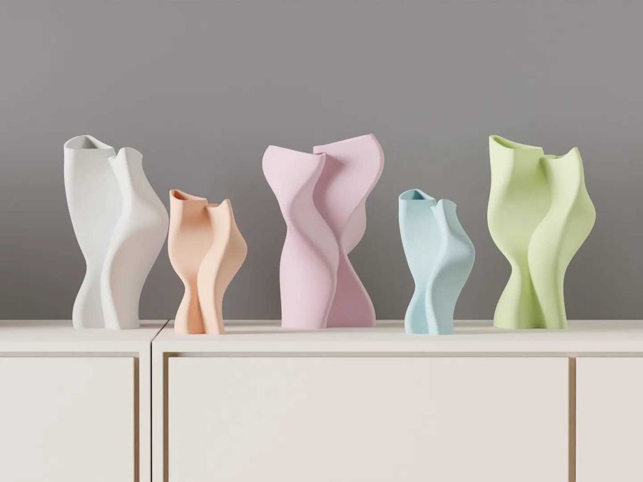 Vază frumoasă. Sculptură modernă Wobble