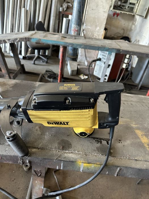 Къртач мощен делват