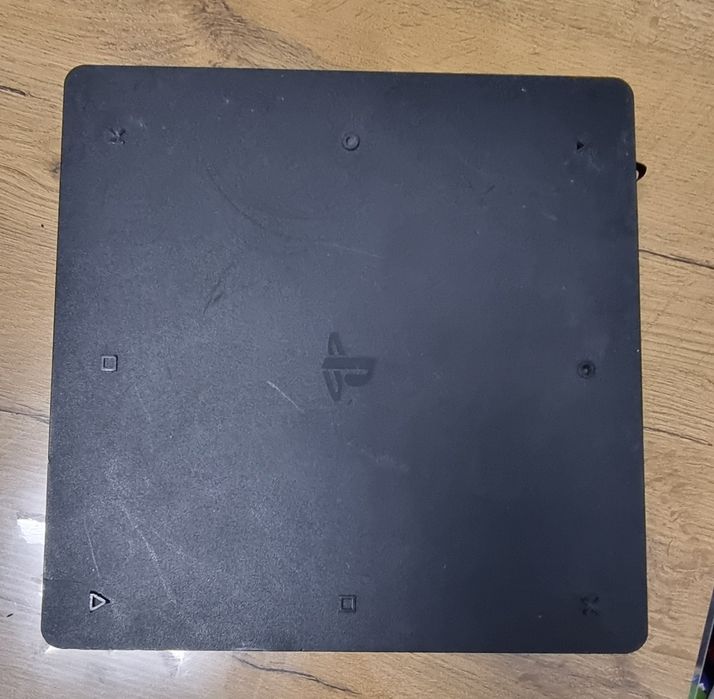 Плейстейшан 4 Slim Конзоли
