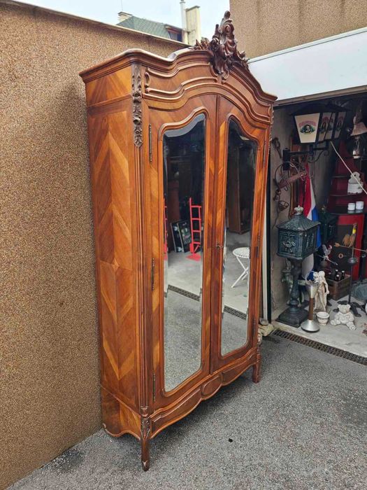 Уникален разглобяем шкаф с дърворезба и интарзия