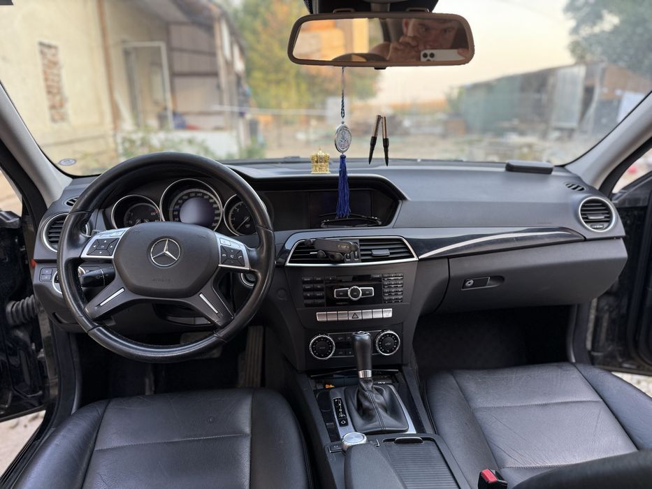 Mercedes-Benz C220