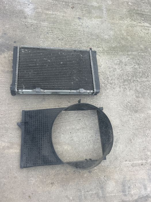 Воден радиатор и дифузьор Мерцедес 124