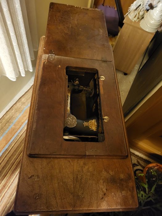 Masina de cusut Singer