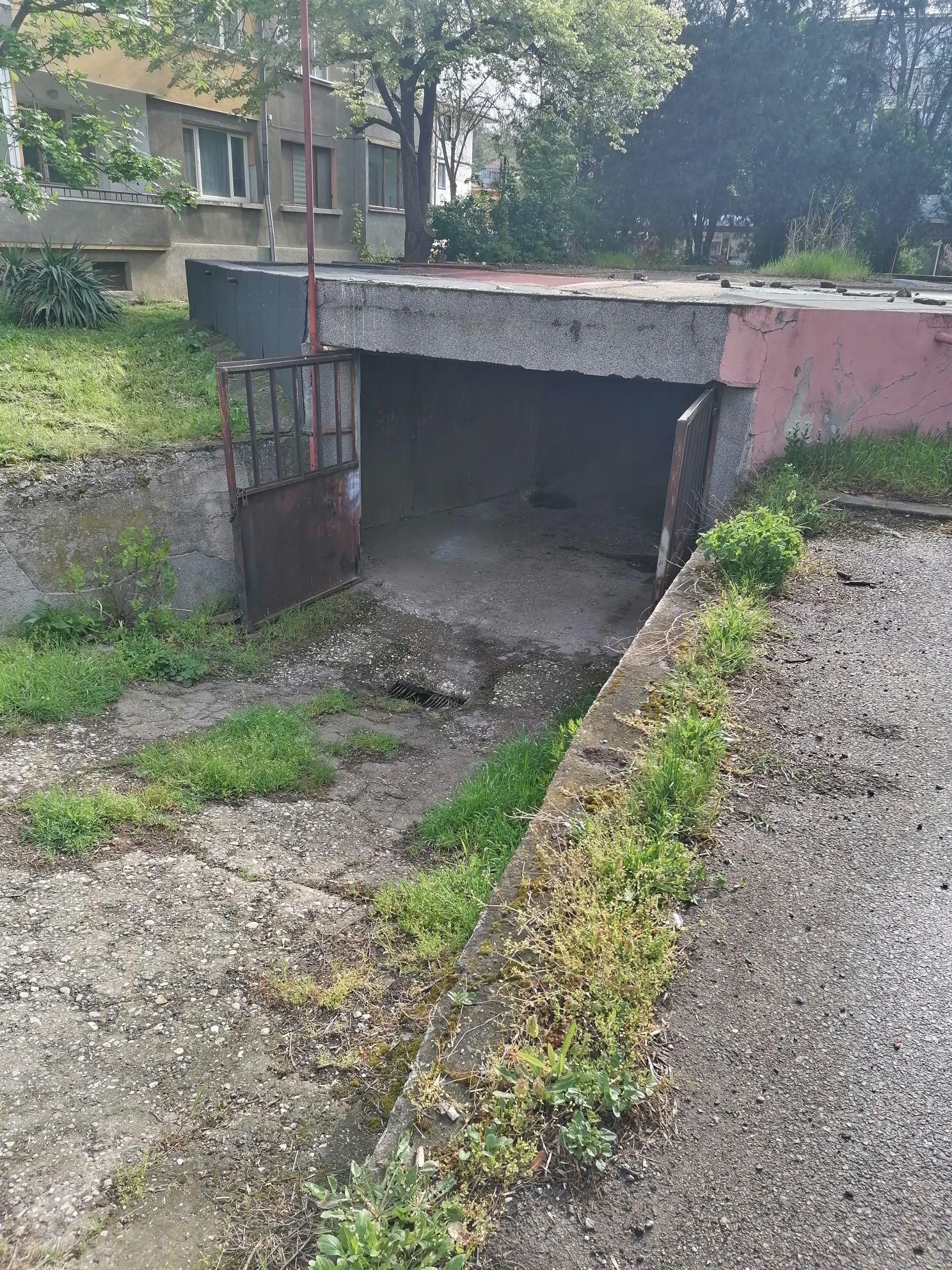 Продавам гараж в Разград, ул. В. Левски