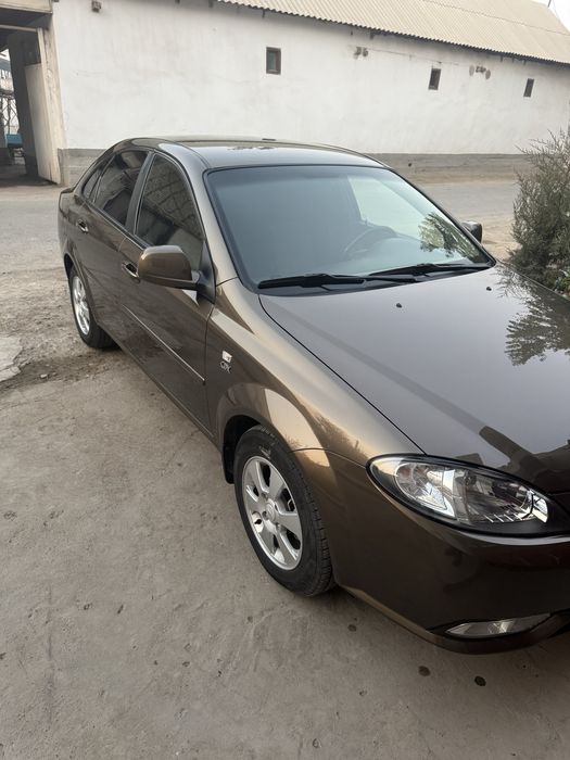 Gentra 2023-yil 3-pozitsiya avtomat 57,000km kraska toza lyuk yuq