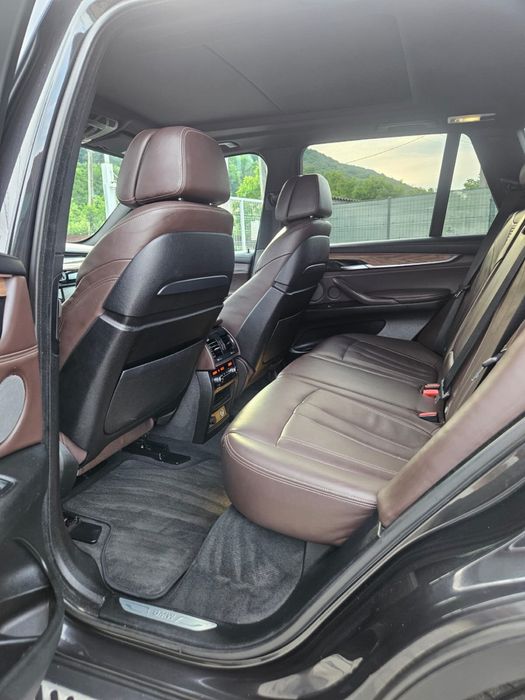 BMW x5.  Model 4,0D   2015 luna 11 , prima inmatriculare 2016. 313 CP