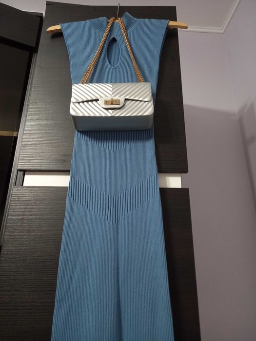 Rochie noua Guess + gentuta plic cadou
