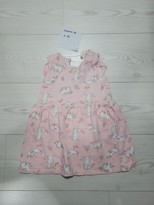 Vand haine mărimea 86,preț pe bucata
Nu asigur transport