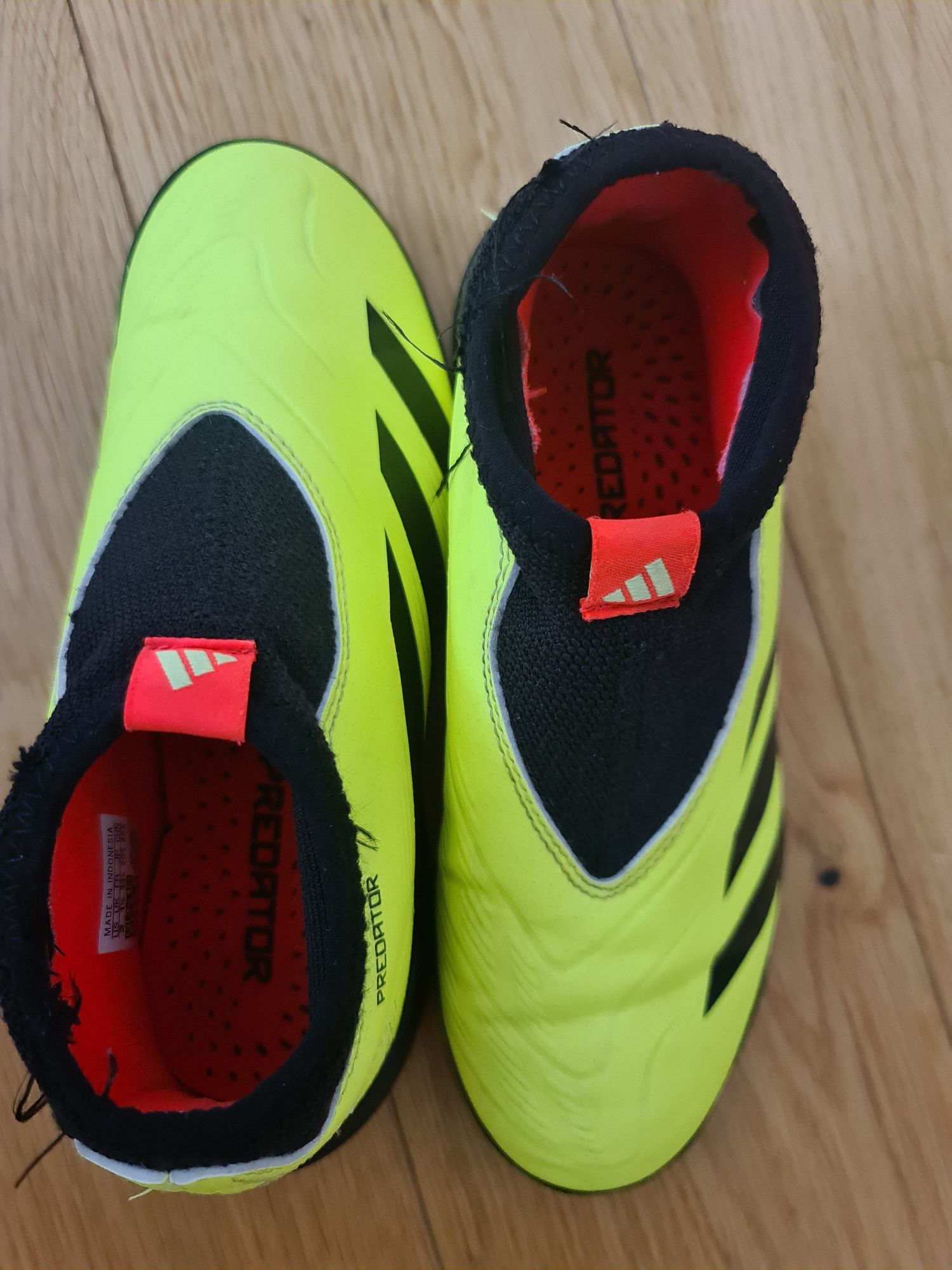 Ghete fotbal Adidas Predator marime 33 si Nike Tiempo piele marime 32