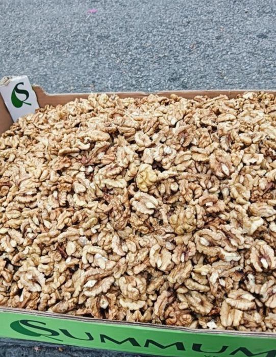 Vând miez de nucă cantitate mare preț 35 lei