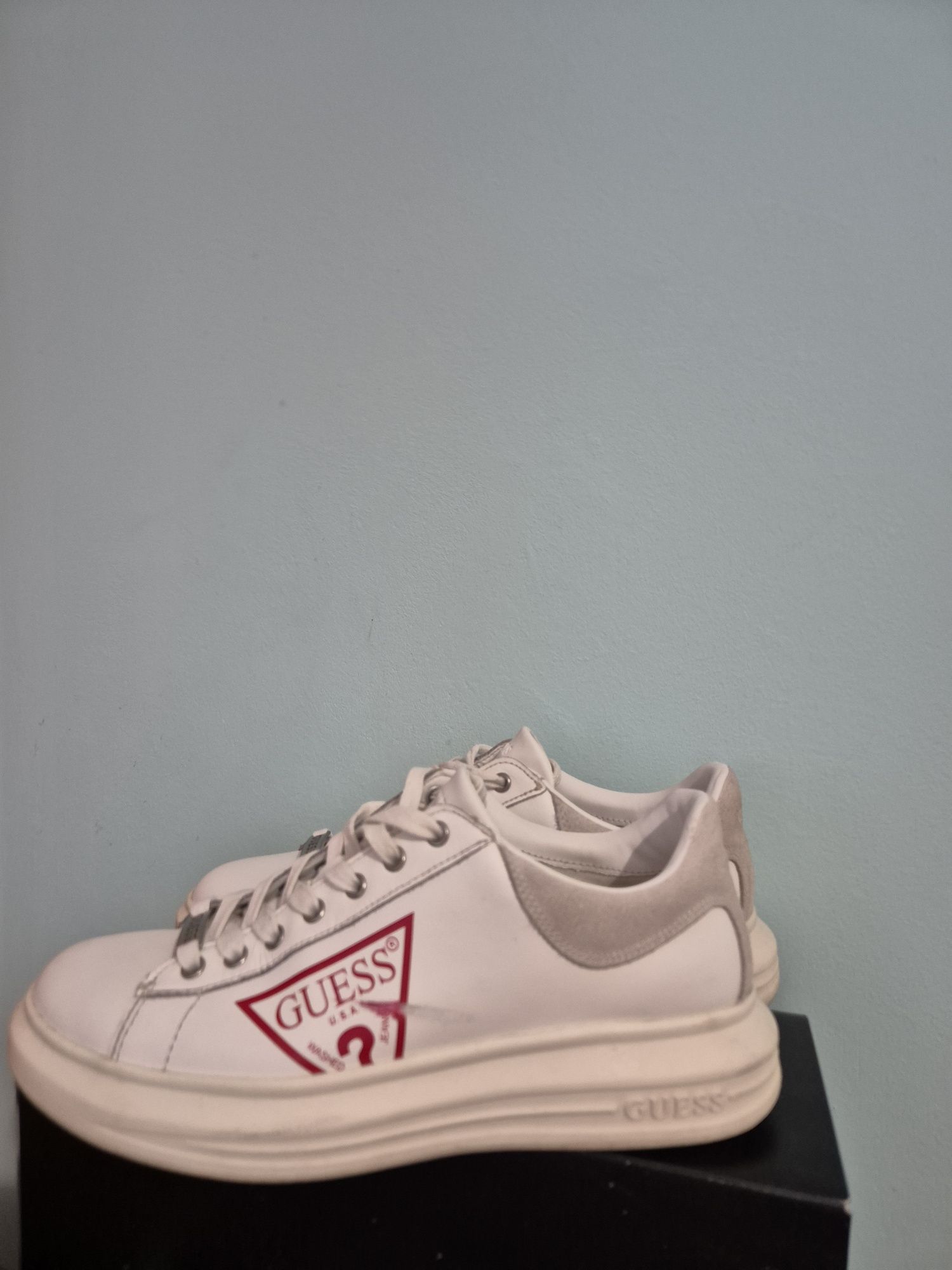 Обувки Guess Vibo