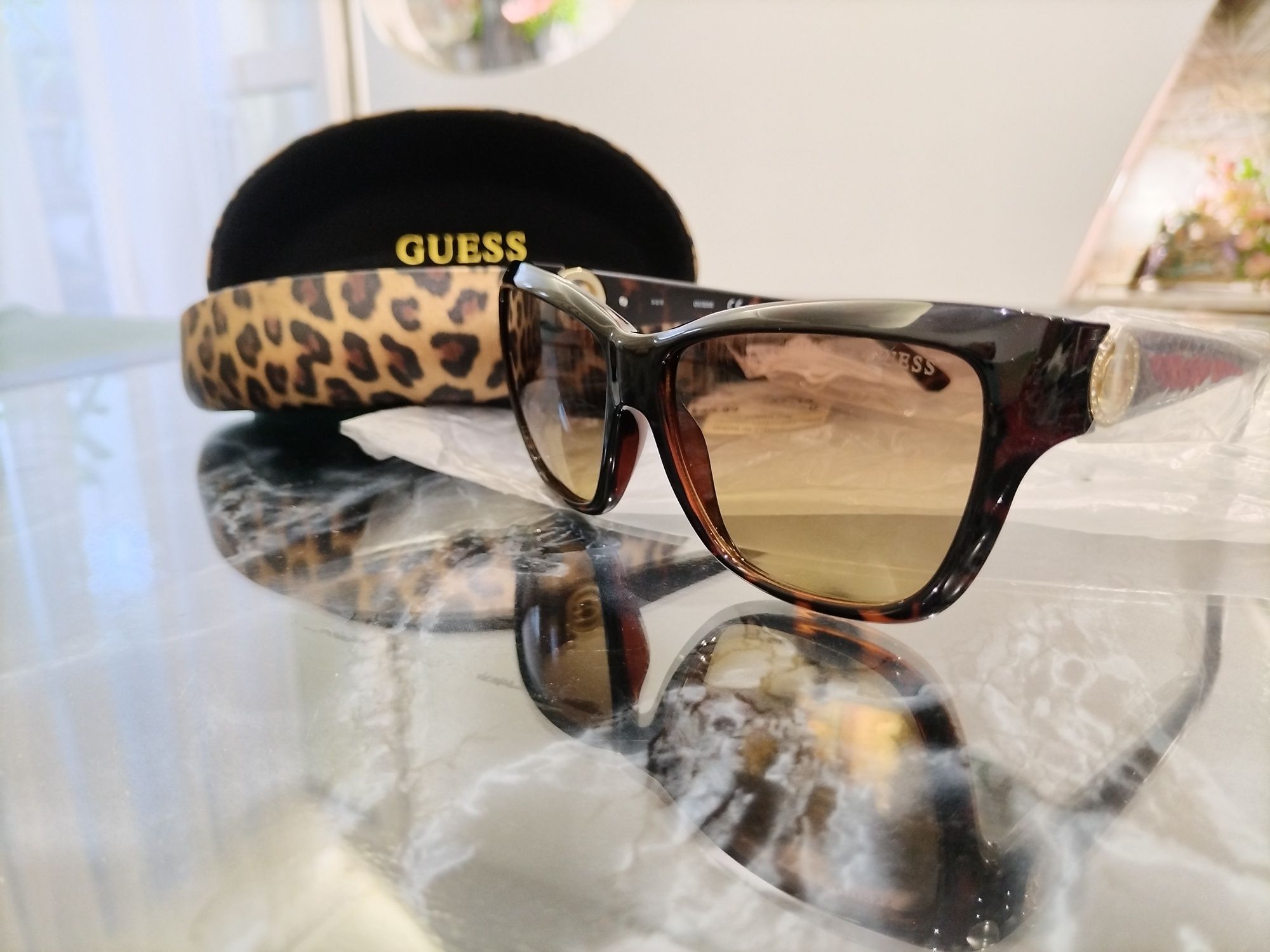Дамски слънчеви очила Guess