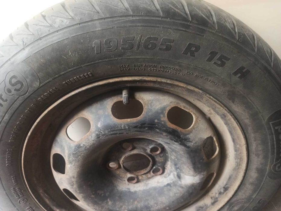 гуми 3 бр. зимни и 2 бр. летни с джанти