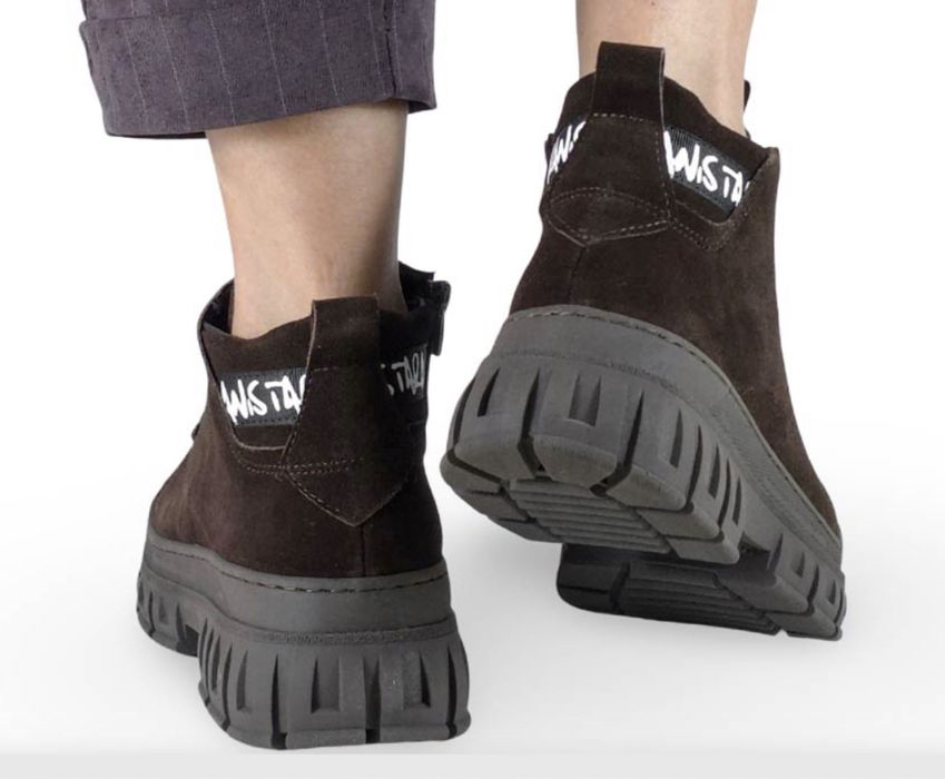 Дамски кафяви спортни боти