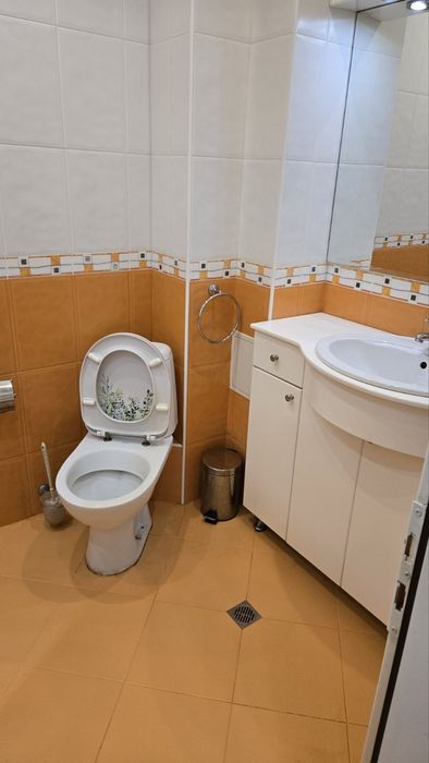 Отдавам под наем отличен тристаен перфектен апартамент  с мазе и ГАРАЖ