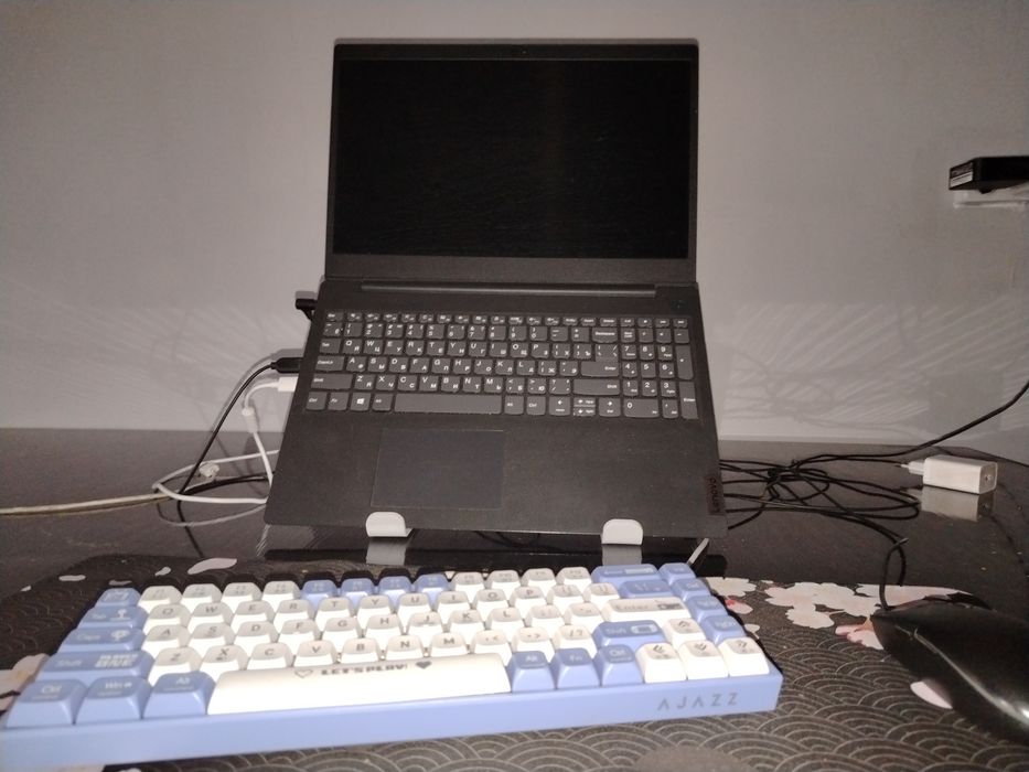 [Цена ваша] Продаётся Ноутбук всё что на фото Lenovo для работ или пов