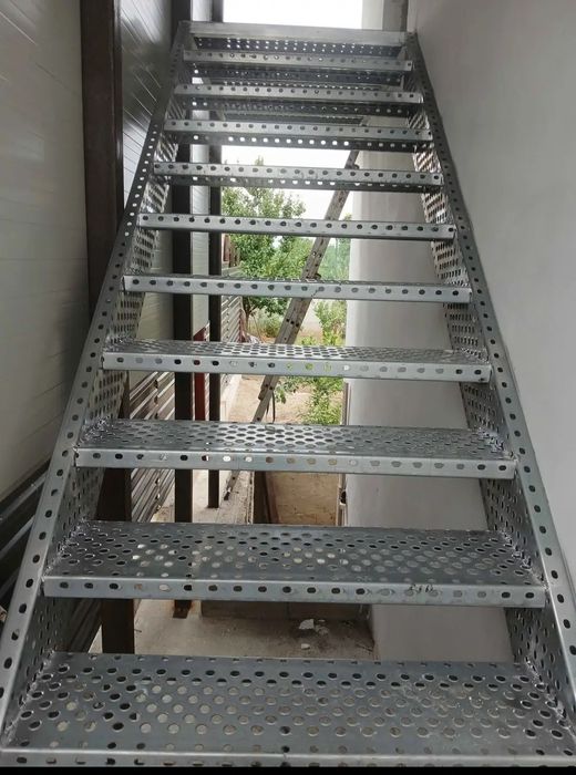 Scară zincate la comanda în toată tara